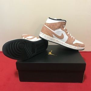 (SUPERSTAR) AIR JORDAN 1 MID SE